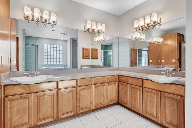Primary En-suite Bath | Image 13