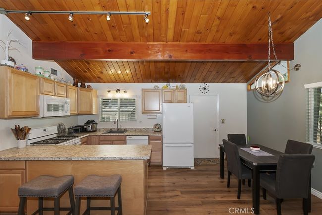 31449 Onacrest Dr, House other with 2 bedrooms, 2 bathrooms and 7 parking in Running Springs CA | Image 9