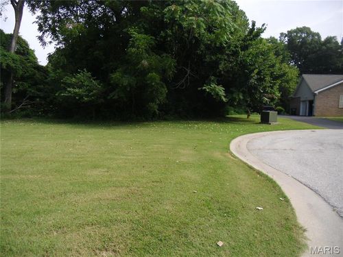 83 Montclair Dr, Fairview Heights, IL, 62208-1626 | Card Image
