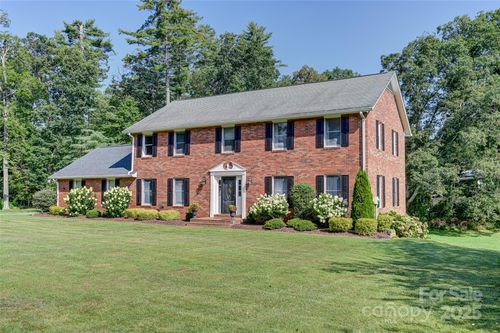 507 Fenwick Ct, Hendersonville, NC, 28739-6833 | Card Image
