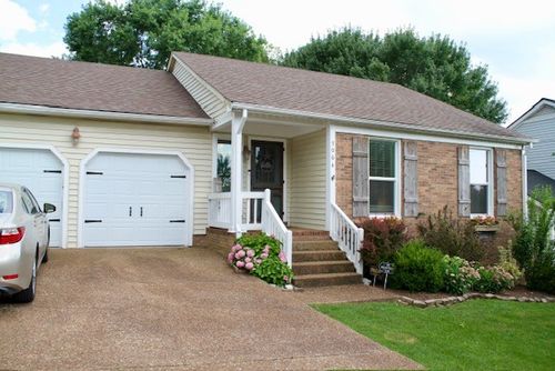 5064 English Village Dr, Nashville, TN, 37211-6263 | Card Image