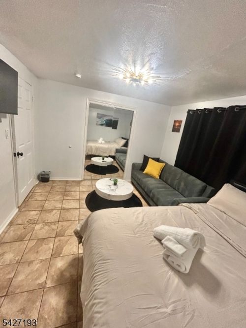 95 Pennington St, Newark, NJ, 07105-1010 | Card Image