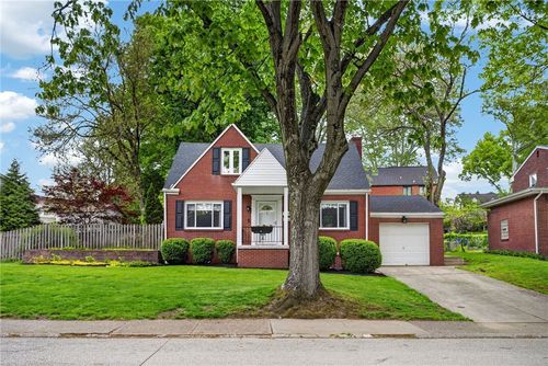 1049 Windermere Dr, Pittsburgh, PA, 15218-1141 | Card Image