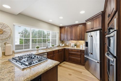 19281 Meadowood Cir, Huntington Beach, CA, 92648-5519 | Card Image