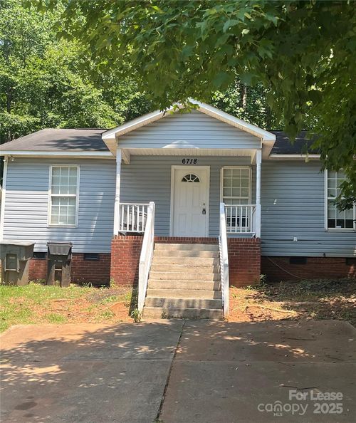 6718 Rockwell Blvd, Charlotte, NC, 28269-2008 | Card Image