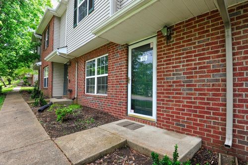 110 Waterview Dr, Hendersonville, TN, 37075-6505 | Card Image