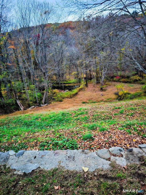 122 Falls Rd, Moodus, CT, 06469-1212 | Card Image