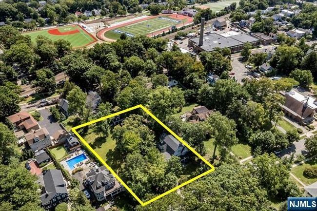 163 Park St, Home with 10 bedrooms, 1 bathrooms and null parking in Montclair NJ | Image 10