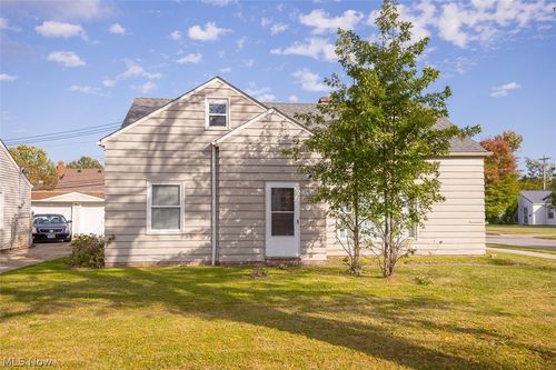 3991 Wendy Dr, Cleveland, OH, 44122-6450 | Card Image