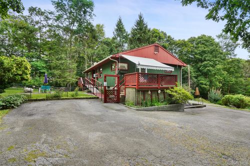 221 White Pond Rd, Stormville, NY, 12582-5725 | Card Image