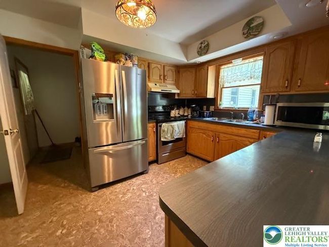 9155 N Loop Rd, House other with 5 bedrooms, 4 bathrooms and null parking in Slatington PA | Image 10