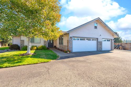 1389 Wineteer Lane, Grants Pass, OR, 97527 | Card Image