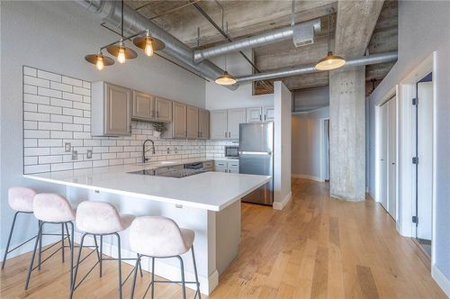 apt-305-321 W 7th St, Kansas City, MO, 64105-1687 | Card Image