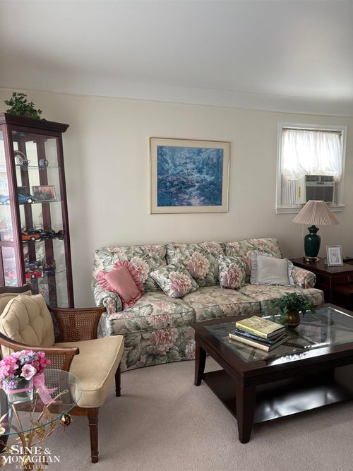 20402 Kenmore Ave, Harper Woods, MI, 48225-1719 | Card Image