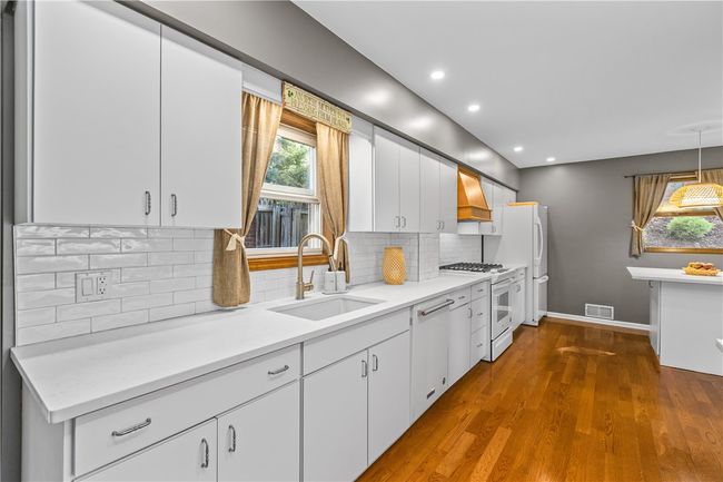 2119 Dartmore St, House other with 4 bedrooms, 2 bathrooms and null parking in Pittsburgh PA | Image 11