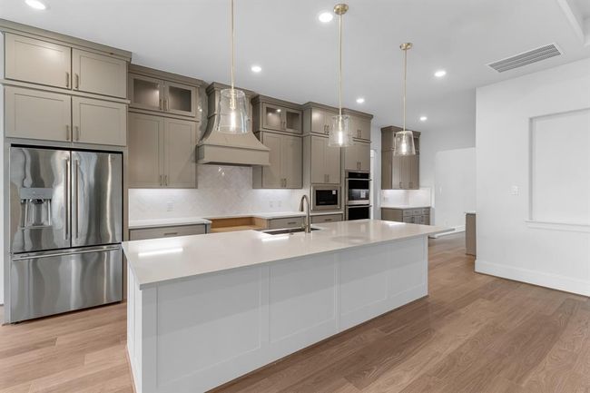 7718 Red Damsel Pl, House other with 4 bedrooms, 4 bathrooms and 3 parking in Fulshear TX | Image 7