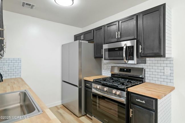 81D - 231 Atlantic St, Condo with 2 bedrooms, 2 bathrooms and 2 parking in Keyport NJ | Image 5