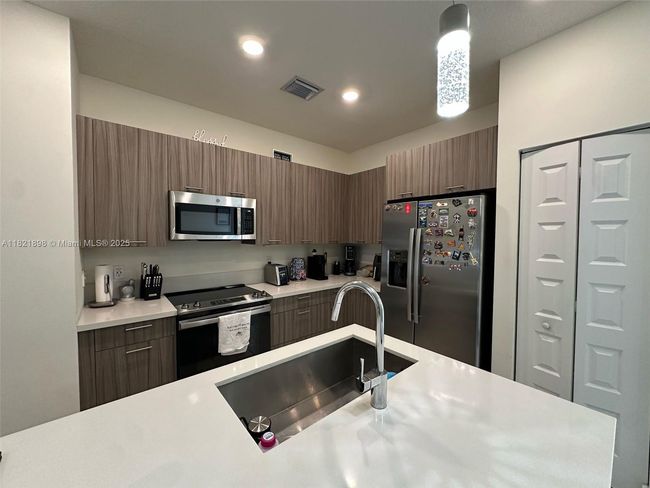 APT-204 - 8301 Nw 41 St St, Condo with 2 bedrooms, 3 bathrooms and null parking in Doral FL | Image 4