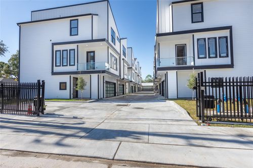 2233 Blalock Rd, Houston, TX, 77080-5407 | Card Image