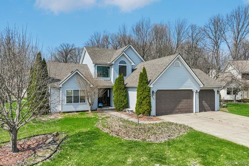 2651 Cherokee Hills Cir, Waterford, MI, 48328-3190 | Card Image