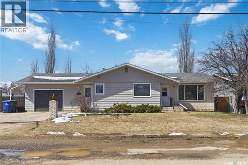 8 Park Ave, Langham, SK, S0K | Card Image