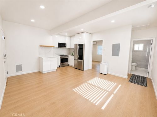 18924 Vose Street, Reseda, CA, 91335 | Card Image