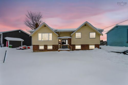 679 Basinview Dr, Bedford, NS, B4A3E8 | Card Image