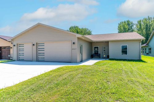 4467 Charm Dr, Waterloo, IA, 50701-9755 | Card Image