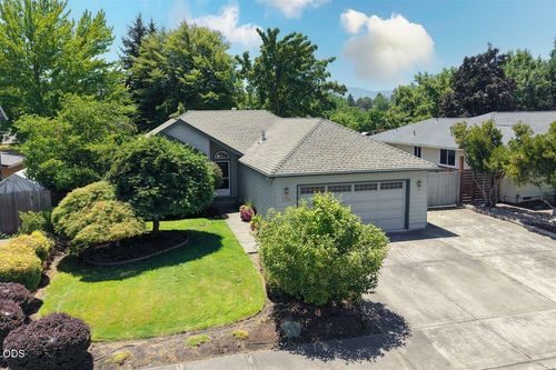2736 Juanita Ave, Medford, OR, 97504-3690 | Card Image