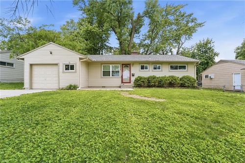 208 Sw Mcclendon Dr, Lee's Summit, MO, 64081-1731 | Card Image