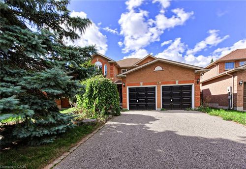 175 Rhodes Cir, Newmarket, ON, L3X1V3 | Card Image