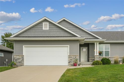 850 Rogers St, Robins, IA, 52328-4718 | Card Image