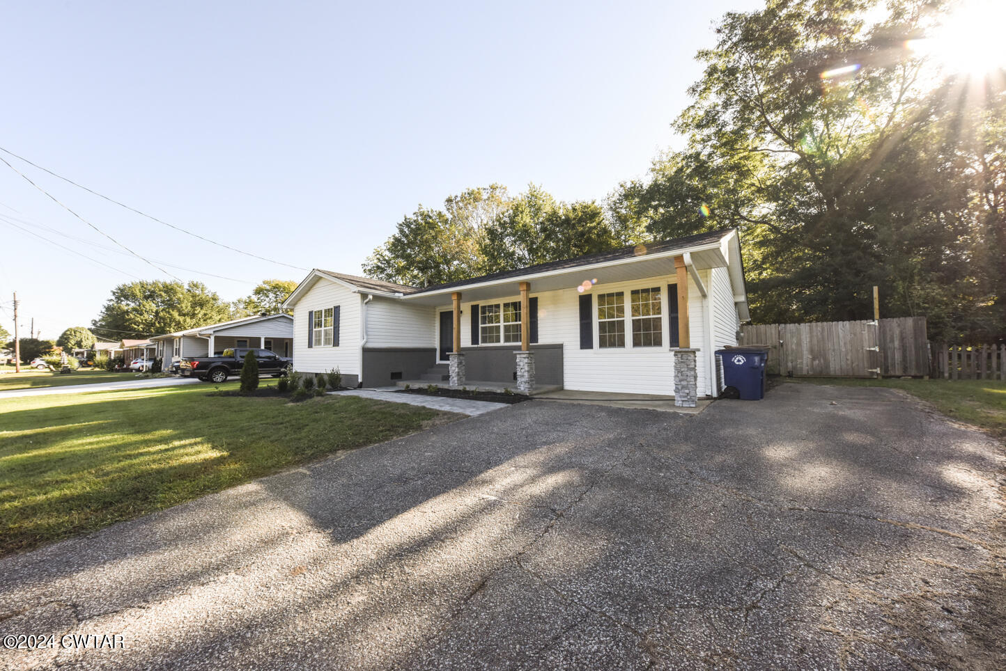 Hayes St, Lexington, TN 38351