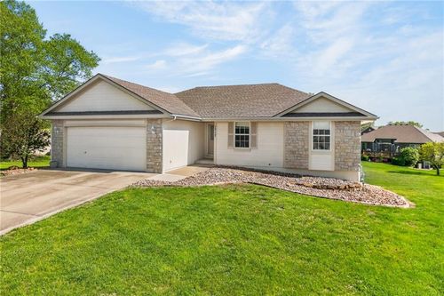 1717 Longhorn Ln, Raymore, MO, 64083-8168 | Card Image