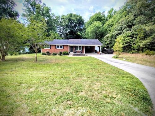 1003 Hillcrest Dr, Thomasville, NC, 27360-4407 | Card Image
