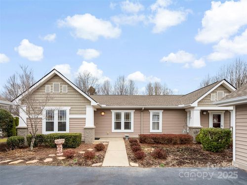 3901 Wood Duck Way, Hendersonville, NC, 28792-7979 | Card Image