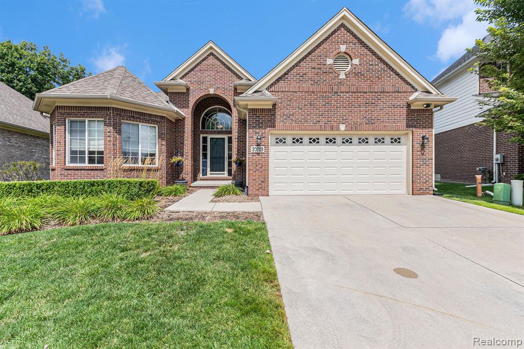 Trailwood Dr, Warren, MI 48092