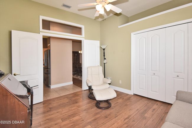 Bed 2 entry, closet | Image 17