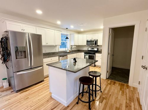 28 Waterford Dr, Raymond, NH, 03077-1401 | Card Image