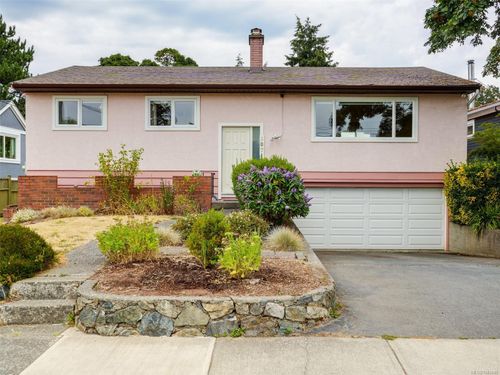 3871 Carey Rd, Saanich, BC, V8Z4C8 | Card Image