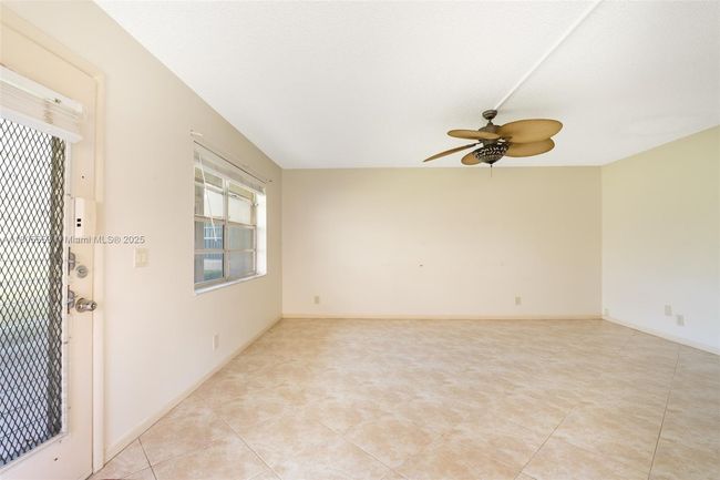 446 - 446 Flanders J, Condo with 2 bedrooms, 2 bathrooms and null parking in Delray Beach FL | Image 4