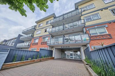 104 - 22363 Selkirk Ave, Condo with 1 bedrooms, 1 bathrooms and 1 parking in Maple Ridge BC | Image 1