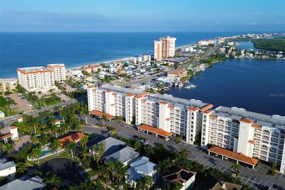 601 - 17717 Gulf Boulevard, Condo with 3 bedrooms, 3 bathrooms and null parking in Redington Shores FL | Image 1