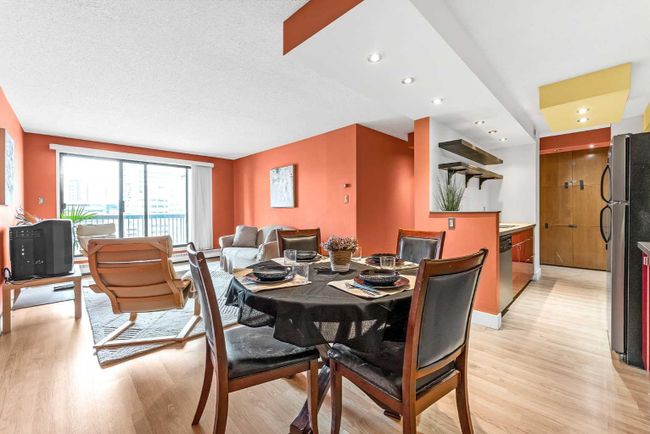 1103 - 924 14 Avenue Sw, Home with 2 bedrooms, 1 bathrooms and 1 parking in Calgary AB | Image 3