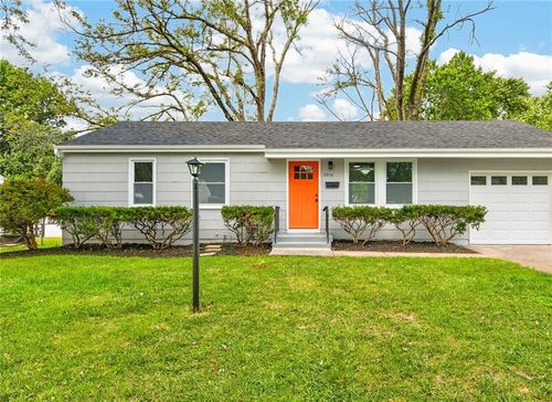 3016 Porter Rd, Independence, MO, 64055-2740 | Card Image