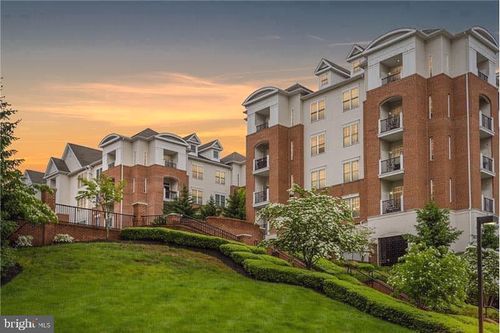 2334-300 W Elm St, CONSHOHOCKEN, PA, 19428-1872 | Card Image