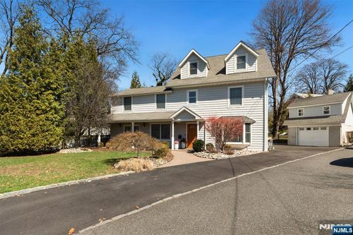 8 Dean Ct, Rutherford, NJ, 07070-2603 | Card Image