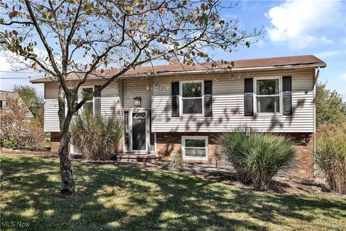 2793 Rita St Ne, Hartville, OH, 44632-9755 | Card Image