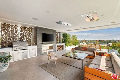 2120 Marine St, Santa Monica, CA, 90405-6040 | Card Image