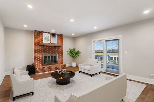 25762 N Eagle Dr, Mundelein, IL, 60060-4047 | Card Image